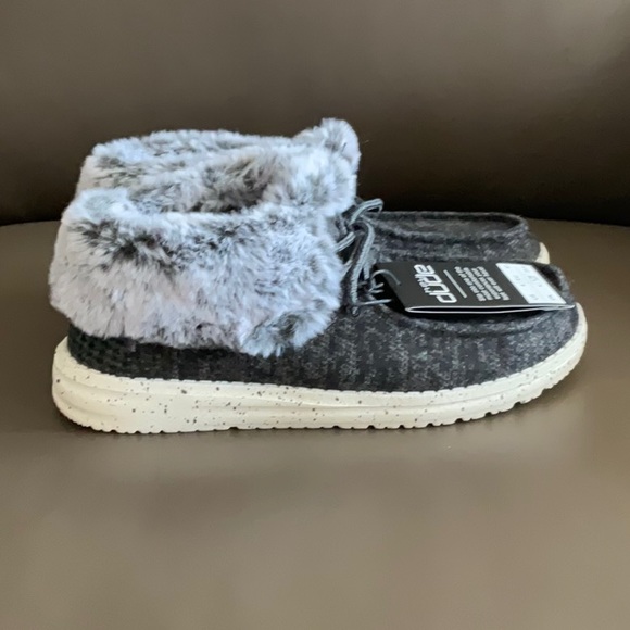 HEYDUDE Women's Britt Canvas Faux-Fur Trim Lace-Up Cold Weather Booties - Picture 4 of 9